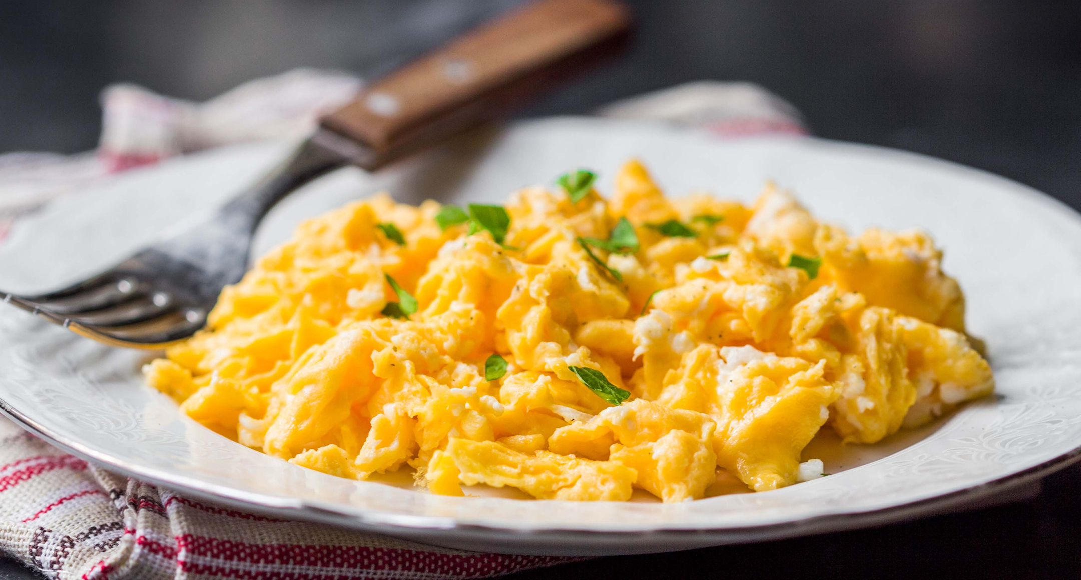 fluffy scrambled eggs