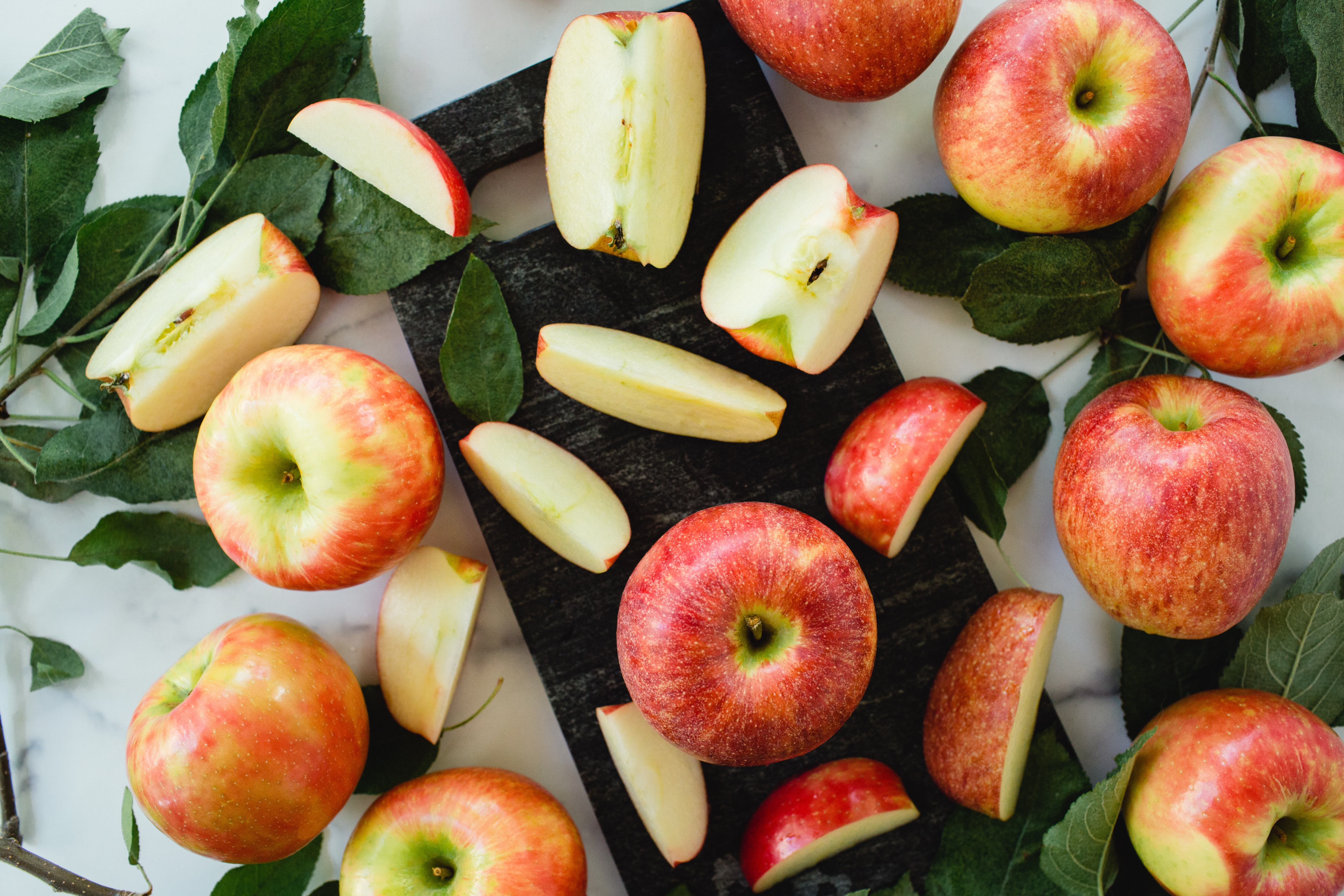 organic honeycrisp apples on sale at new leaf community markets 
